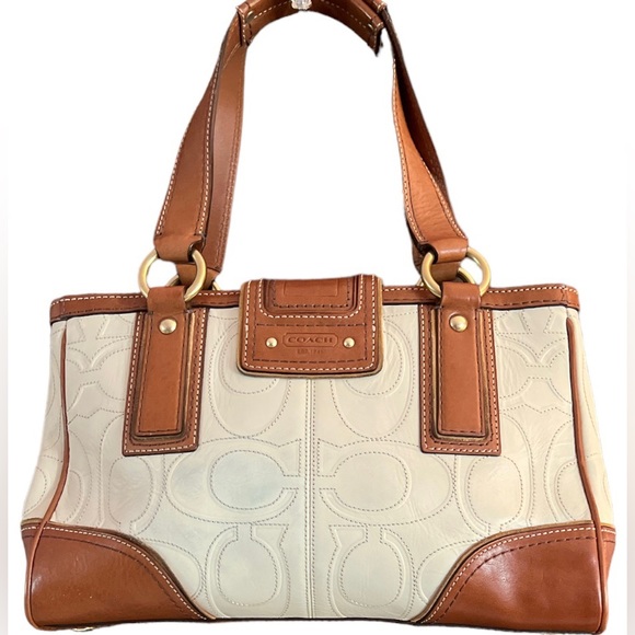 Elegant Coach Leather Handbag - Picture 3 of 6